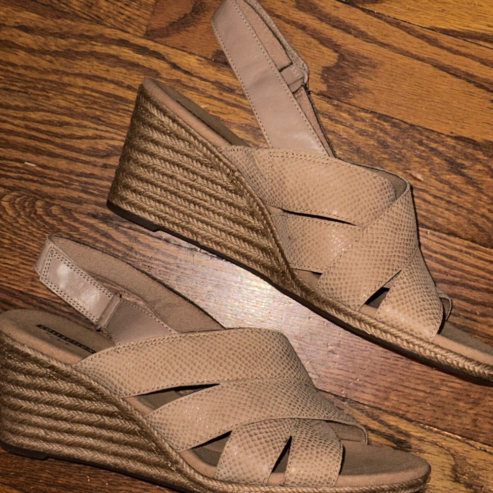 Brand New Clarks krissy wedges